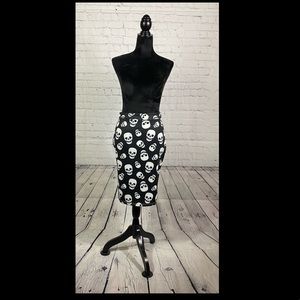 Sourpuss skull skirt
